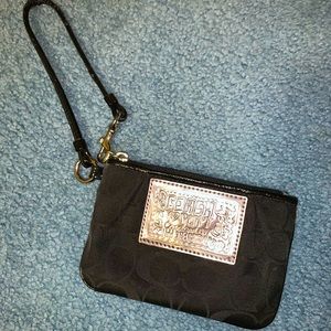 Coach • Wristlet